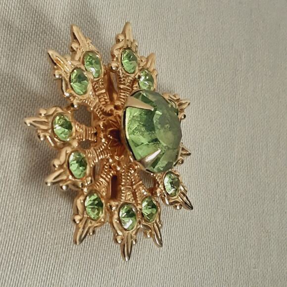 Green Rhinestone Atomic Star Burst Brooch On Gold Tone Metal - Picture 4 of 6